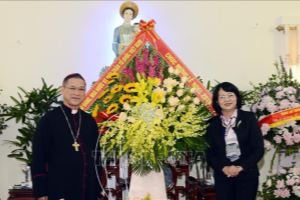 Замглавы государства Данг Тхи Нгок Тхинь поздравила католиков с наступающим Рождеством
